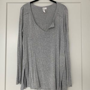 Light Gray Long Sleeve Top - M
